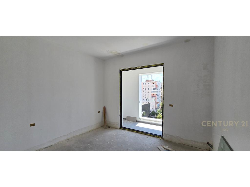 Espace lumineux à vendre/louer à square 21!
