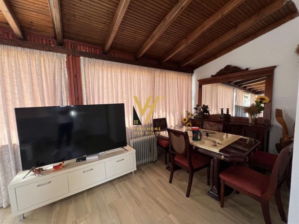 Shitet shtepi private ne sarande 70 metra katror