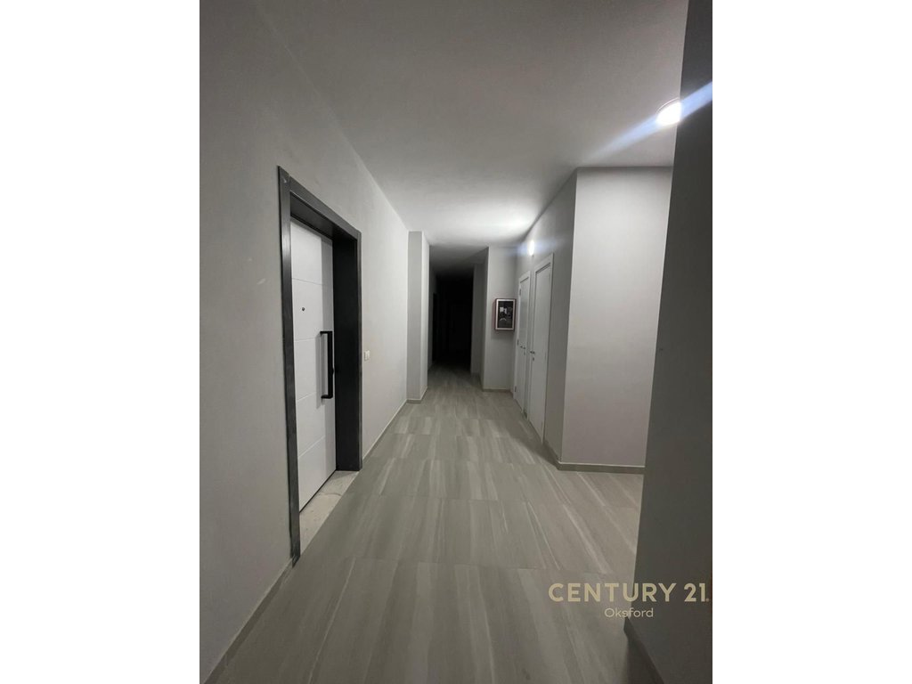 Shitet apartament 2+1 te univers city, prane qtu!