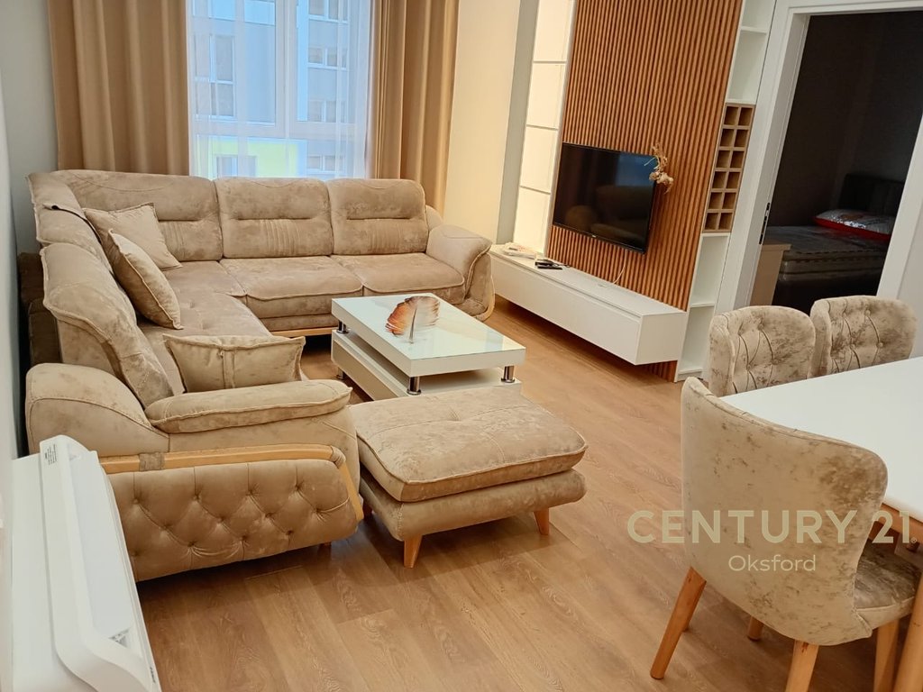 Shitet apartament 2+1 te univers city, prane qtu!