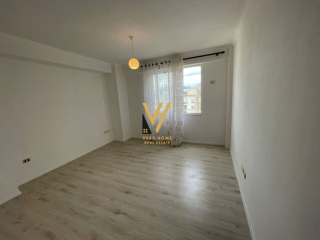 Appartamento 2+1+2+balcone nel complesso frata 105 metri quadrati