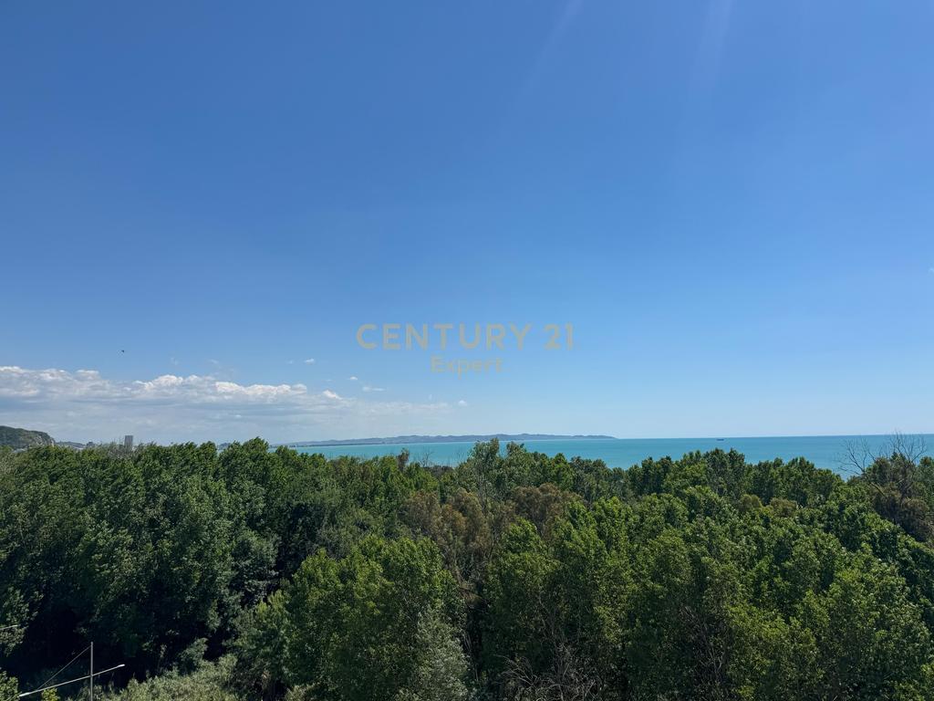 Penthouse në shitje pranë detit dhe bllokun qeveritar, Durrës!