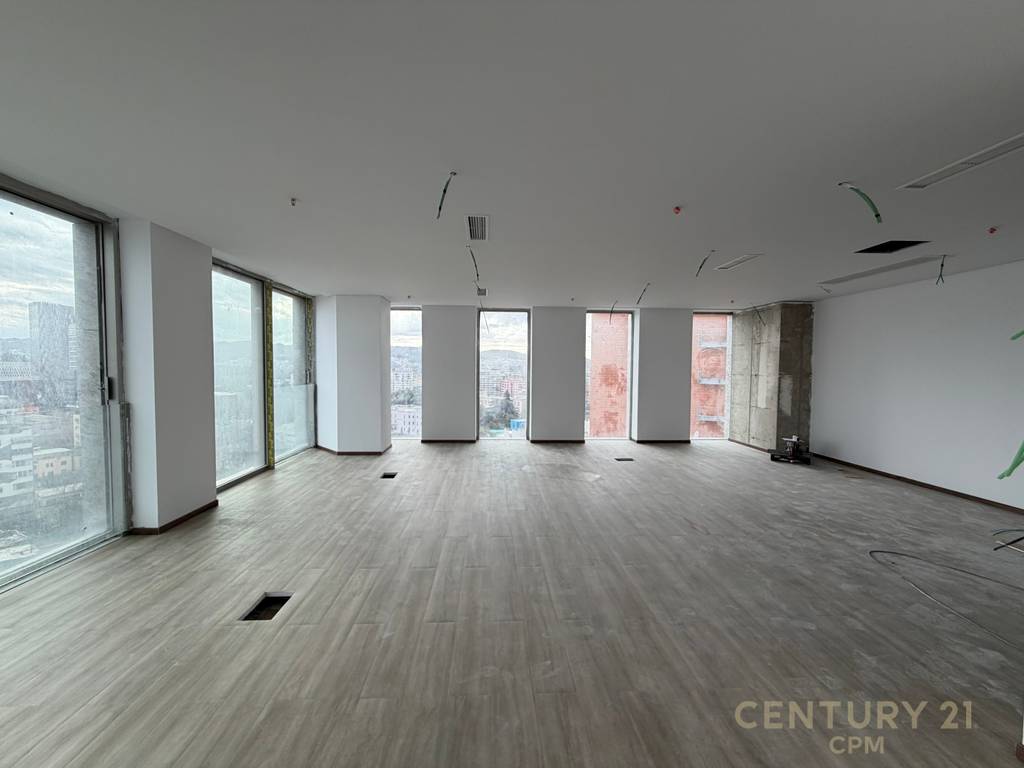 Oficina en alquiler en galeria etc