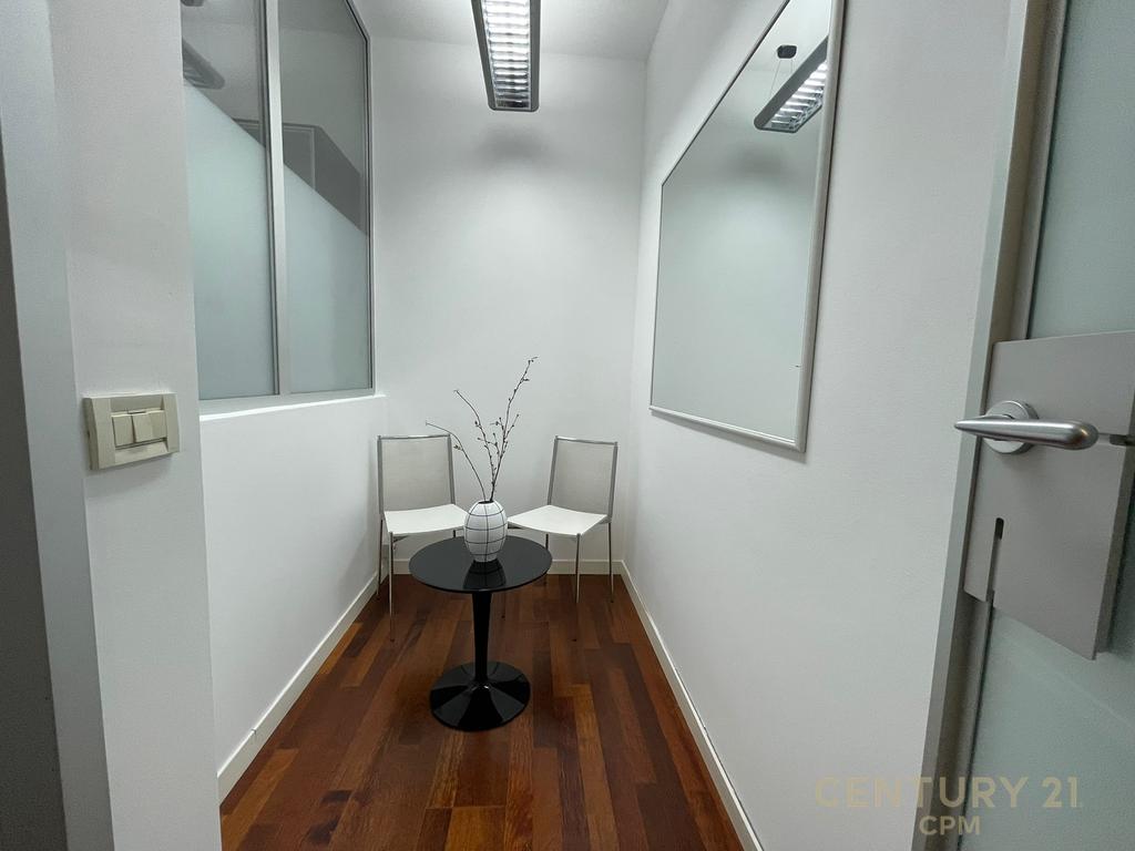 Oficina en alquiler en galeria etc