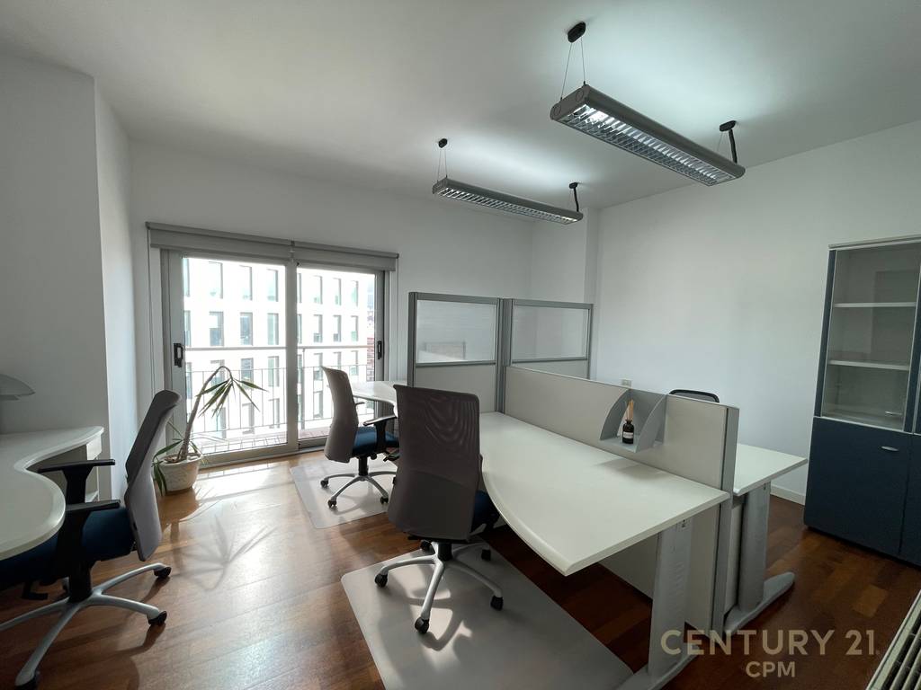Oficina en alquiler en galeria etc