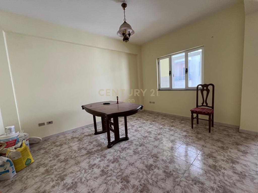 Apartamento 2+1 en alquiler en Durrës, cerca de la nueva calle del puerto!