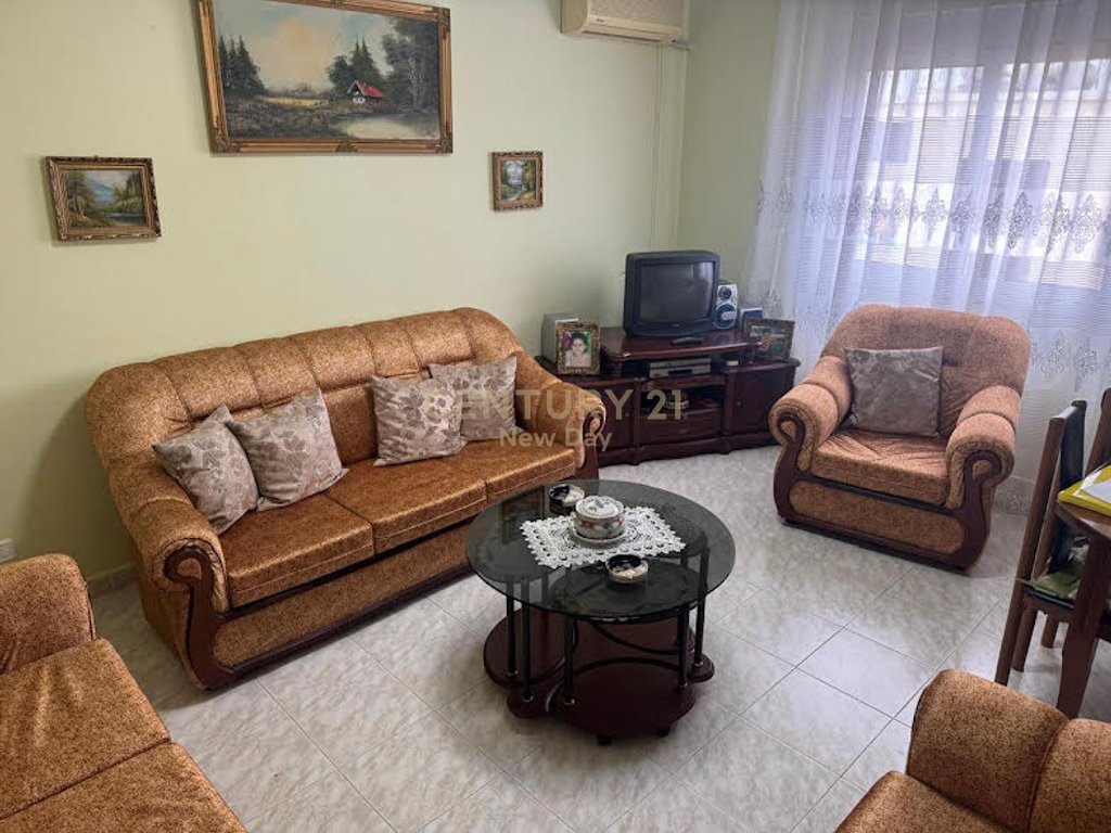 Appartement 2+1 à vendre à durres