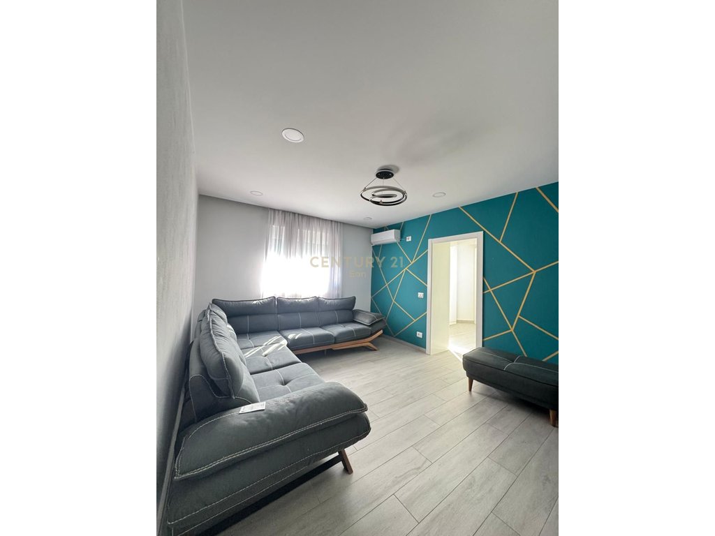 Appartement 2+1 à vendre à durres