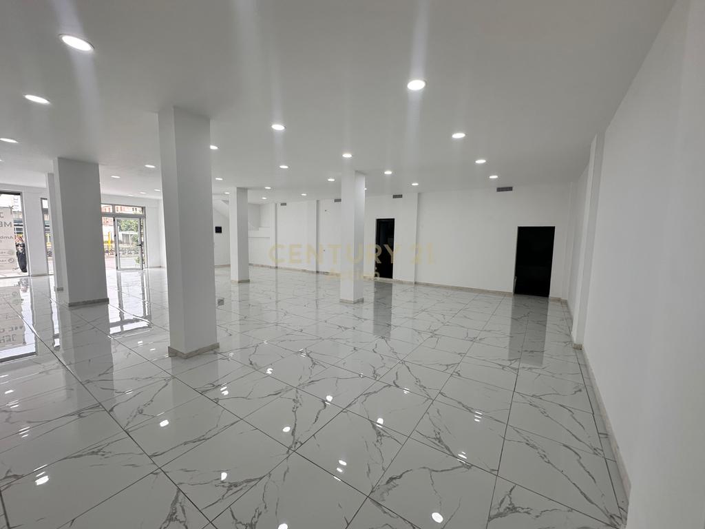 Ambiente commerciale in affitto a kamez - strade principali!