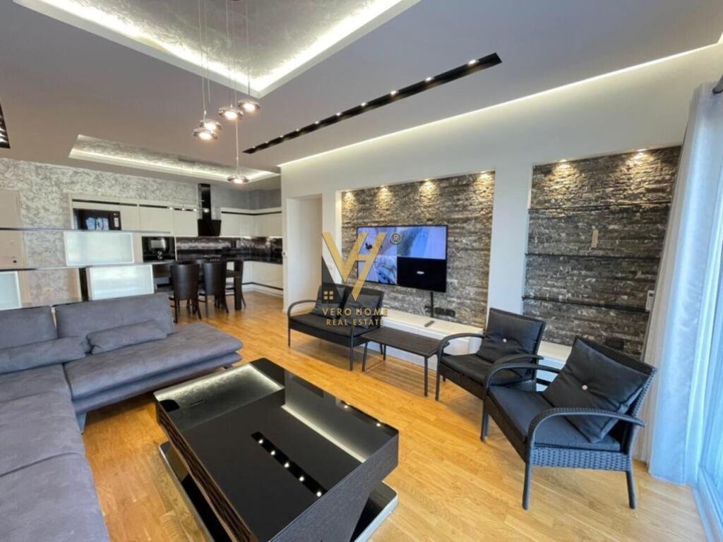 Appartamento in vendita 2+1+2+garage al giardino botanico 116 m²