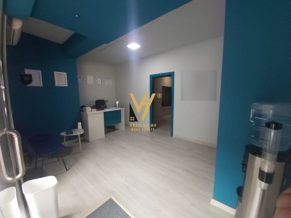 À vendre espace commercial sur rruga e durresit 115 m²