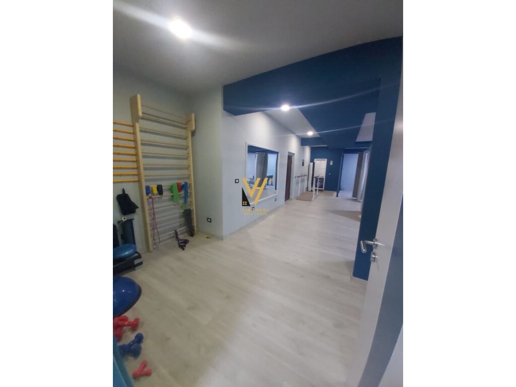 À vendre espace commercial sur rruga e durresit 115 m²