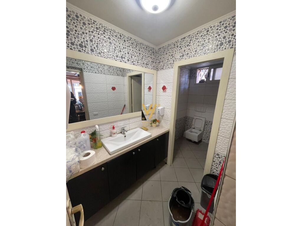 À vendre espace commercial sur rruga e durresit 115 m²