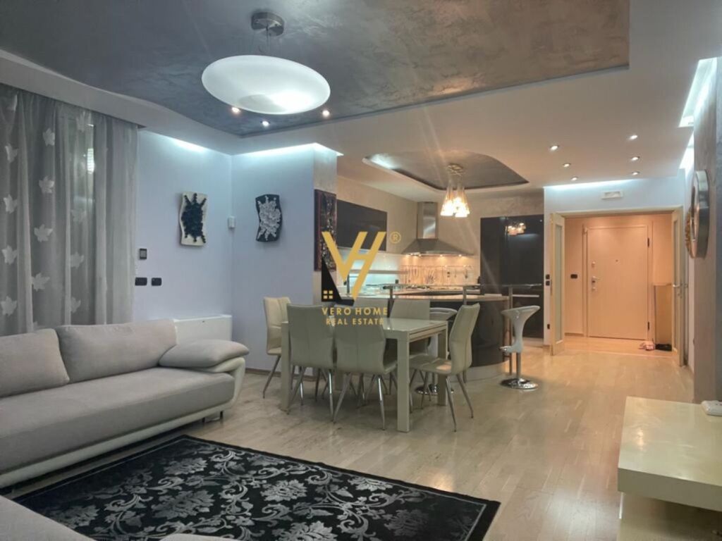 Apartamento en venta 3+1+2 en la antigua exposición, 212 metros cuadrados