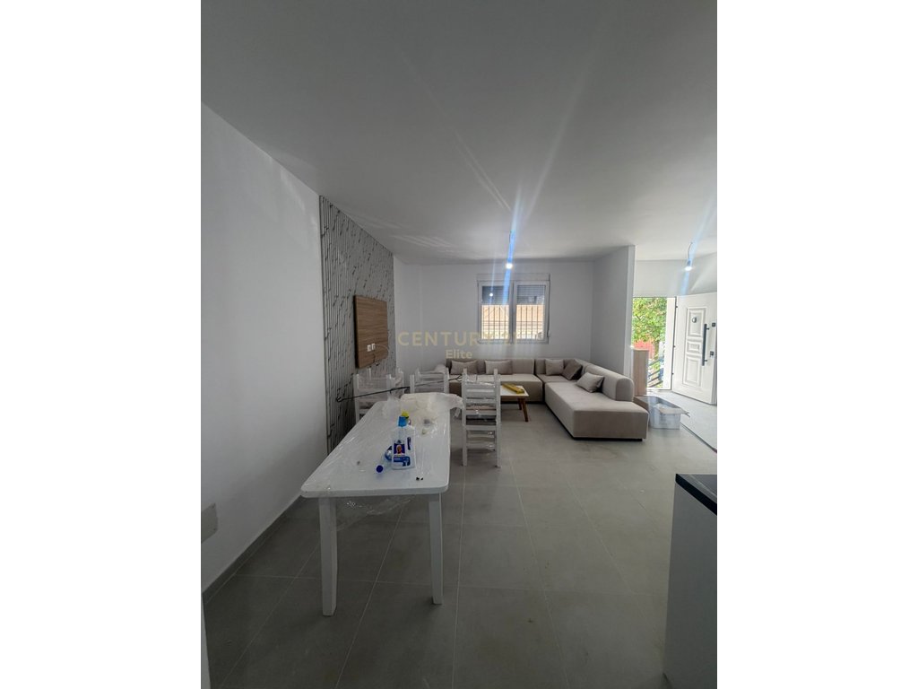 Apartamento 2+1+2 en venta, entrada 2 de Tirana