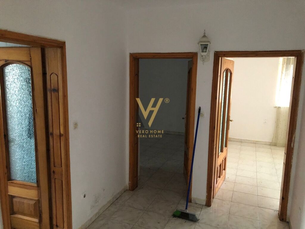 1+1 wohnung zu verkaufen bei ehemaligem restaurant durresi, 56 quadratmeter