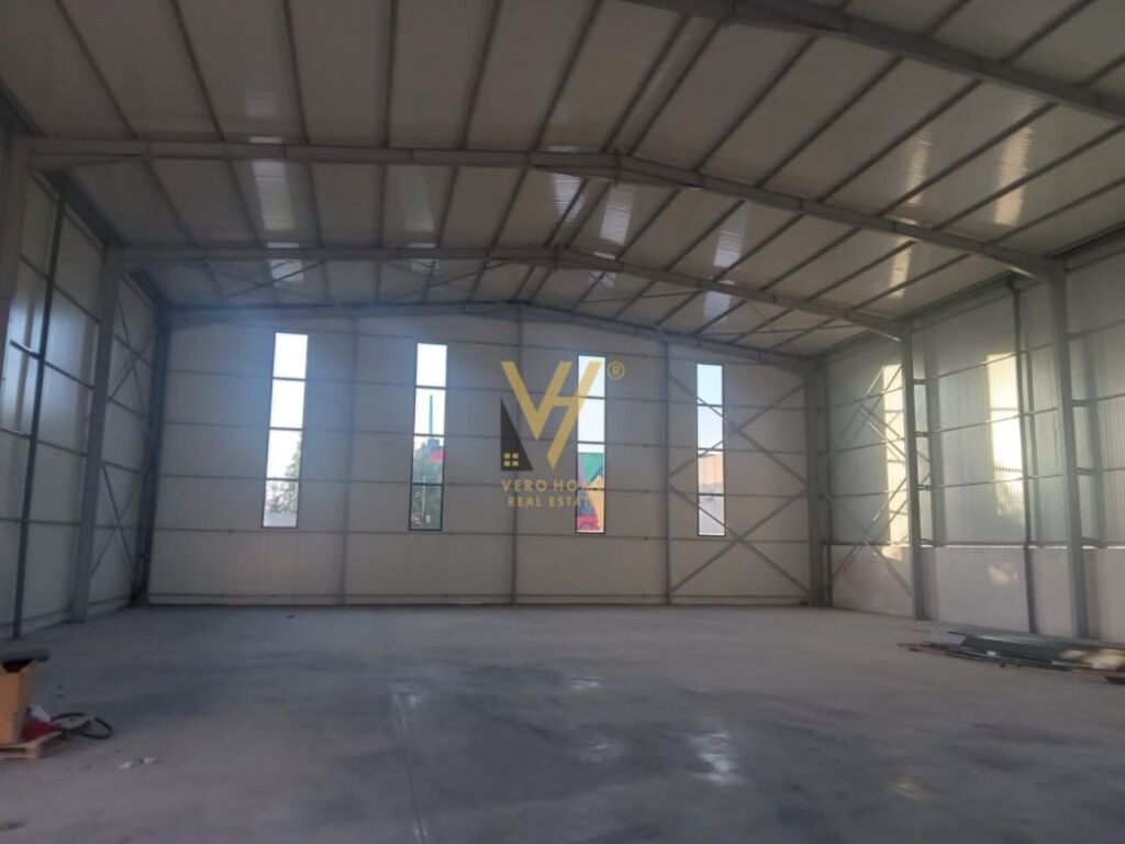 Locale in affitto vicino all'autostrada Tirana-durres 520 metri quadrati