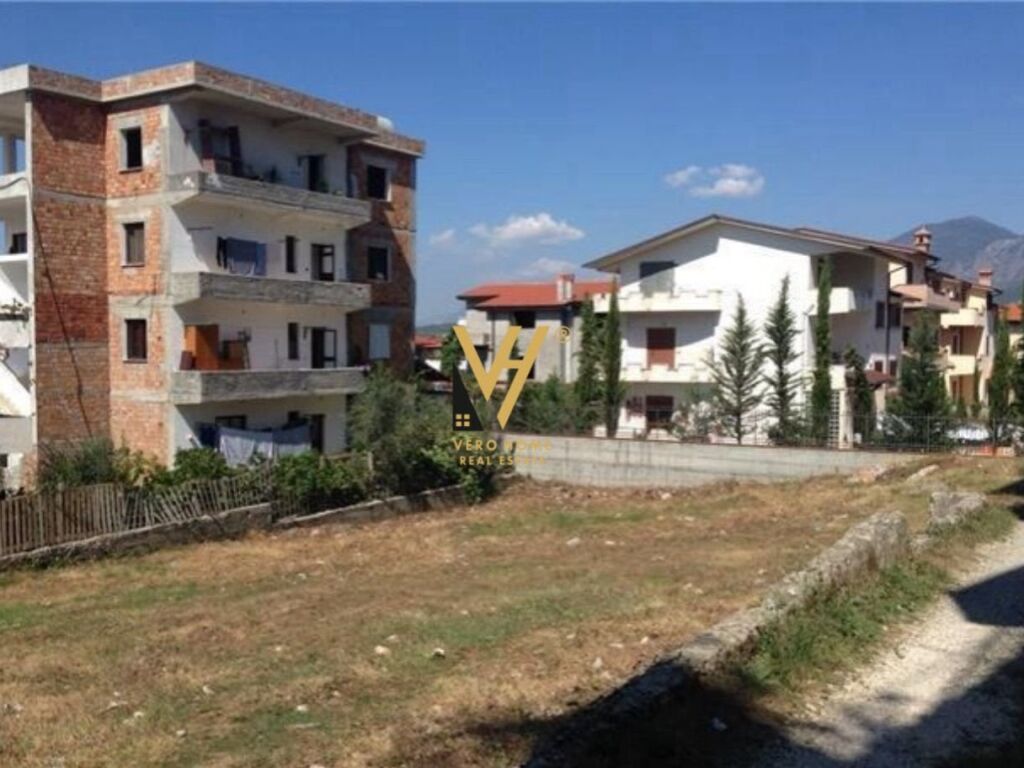 Terreno in vendita a kodra e priftit di 666 metri quadrati