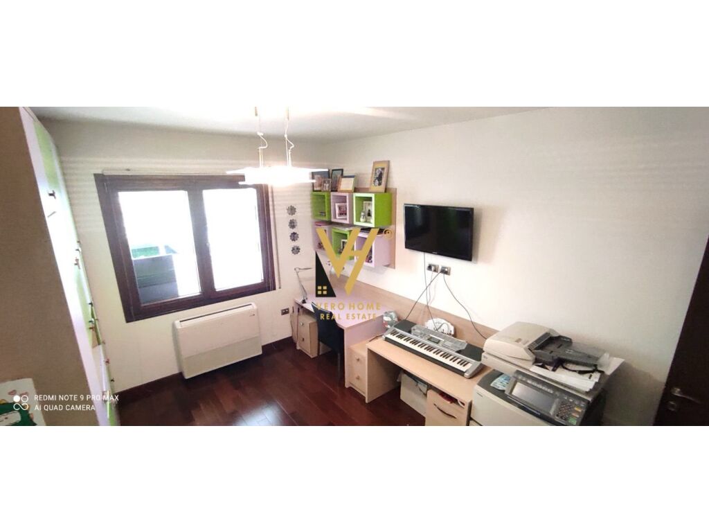 Shitet apartament 3+1+2 te botaniku 174 metra katror