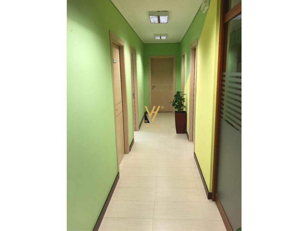 Se vende espacio de oficina en bllok 165 metros cuadrados