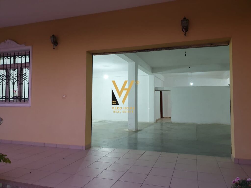 Commercial space for rent in babrru 180 m²