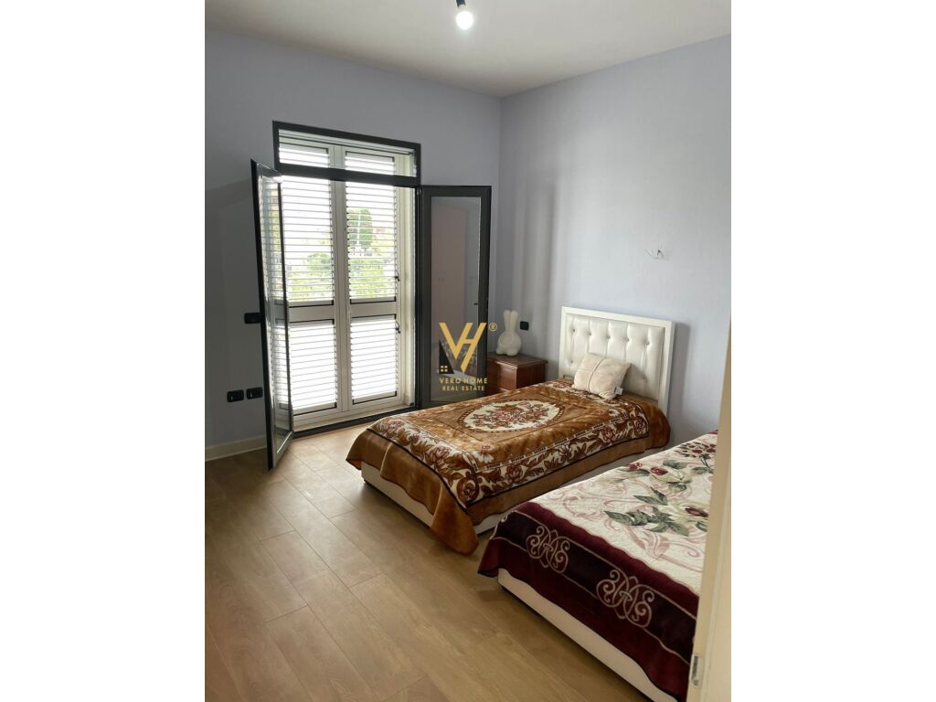 Villa à vendre, villa de trois étages à institut, 430 m²