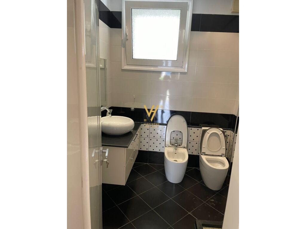 Villa à vendre, villa de trois étages à institut, 430 m²