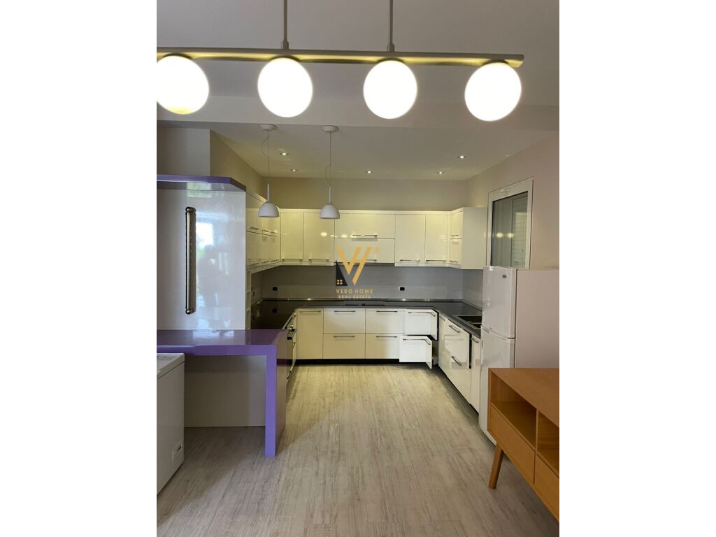 Villa à vendre, villa de trois étages à institut, 430 m²