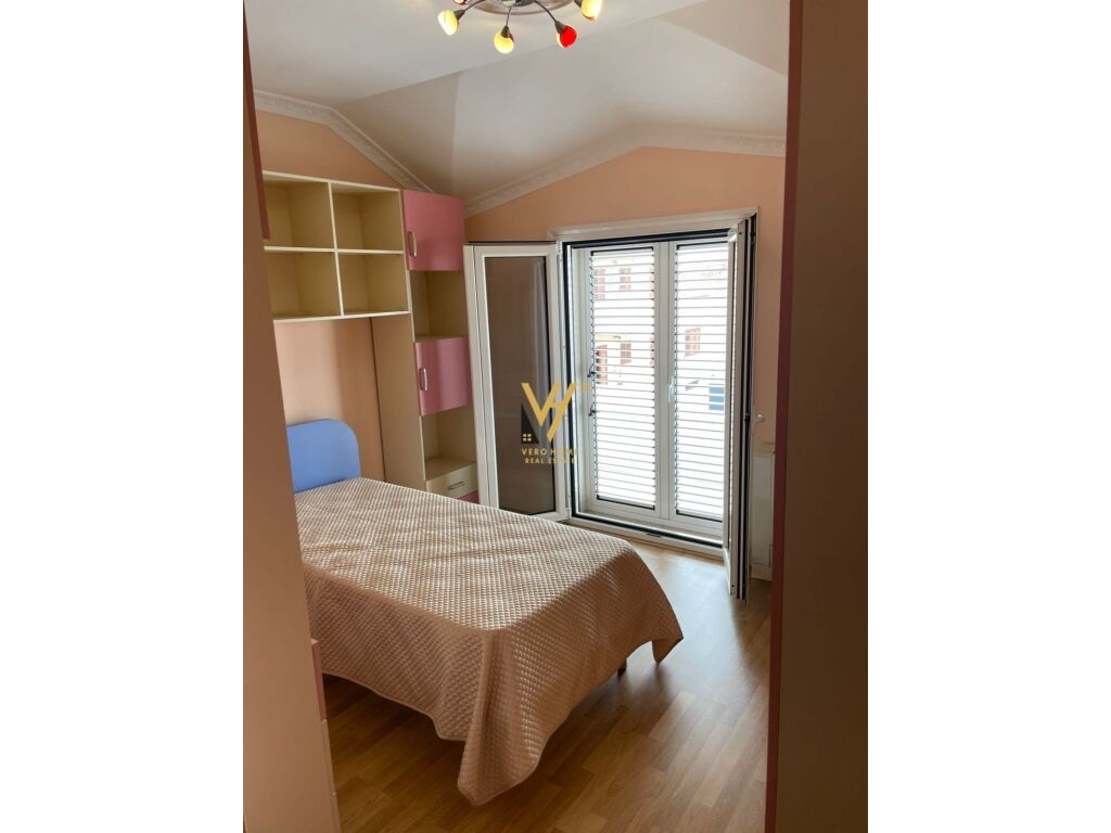 Villa à vendre, villa de trois étages à institut, 430 m²