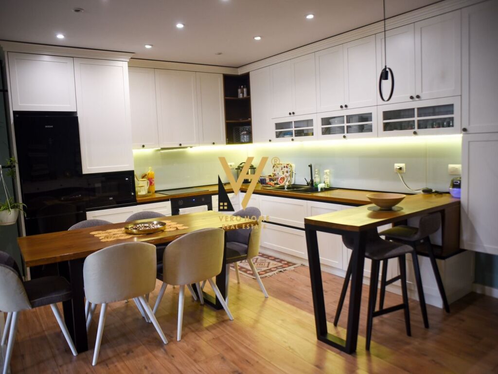 Appartement 2+1+2 à vendre à kinostudio 115 mètres carrés