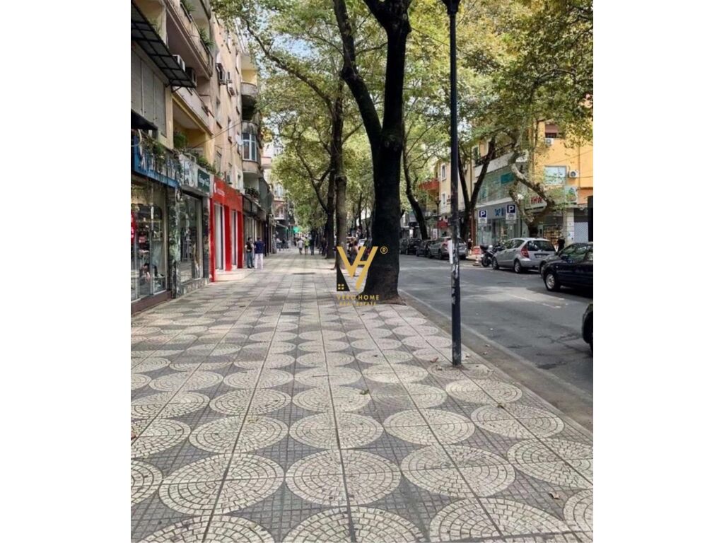 Tre negozi in vendita in via myslym shyri 80 metri quadrati
