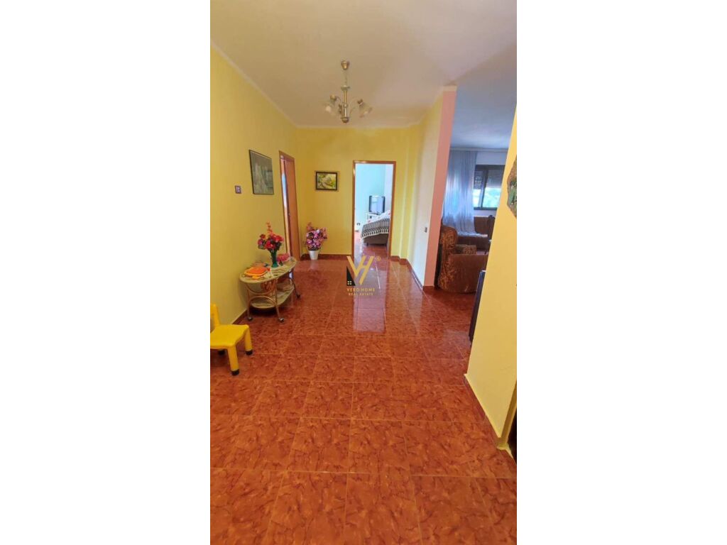 Shitet apartament 3+1+2 te rruga isuf molla, durres 118 metra katror