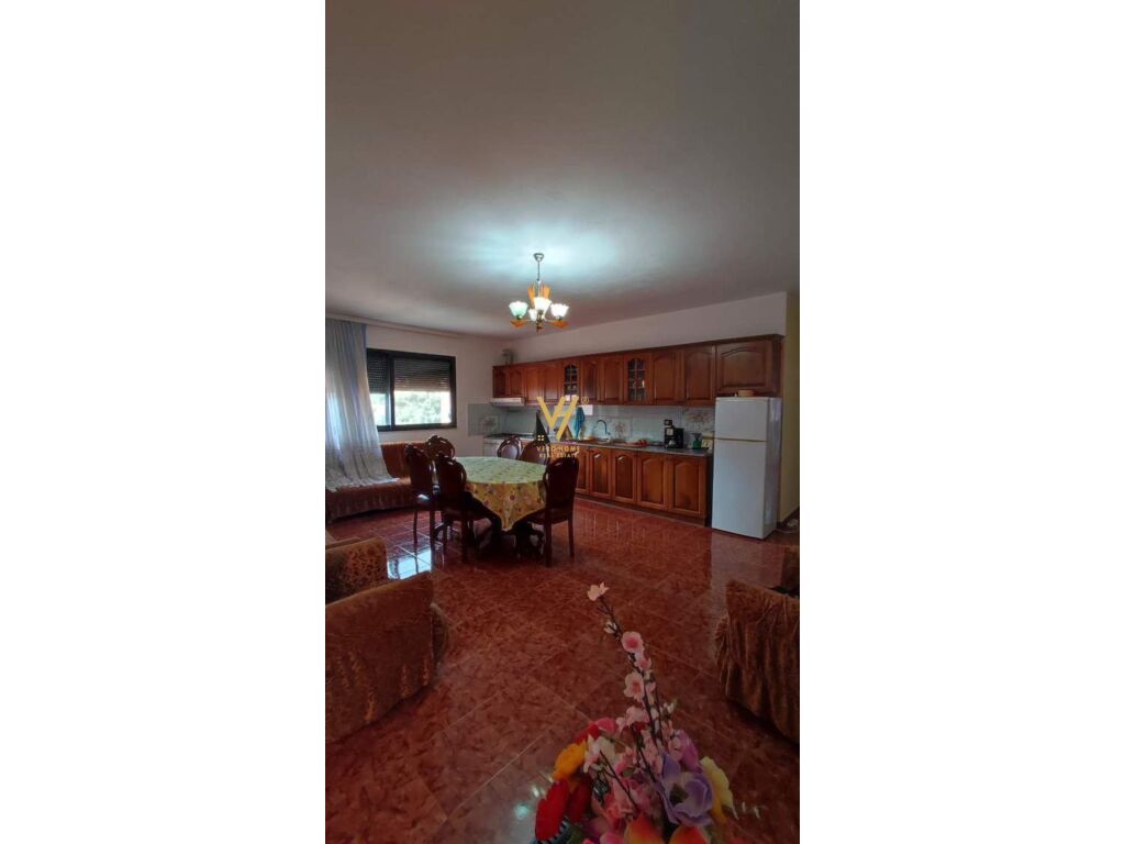 Shitet apartament 3+1+2 te rruga isuf molla, durres 118 metra katror