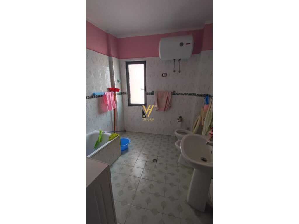 Shitet apartament 3+1+2 te rruga isuf molla, durres 118 metra katror