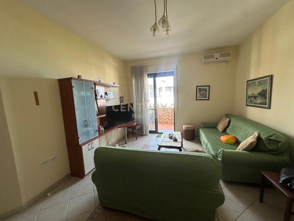 1+1 meerblick nur shkembi i kavajës