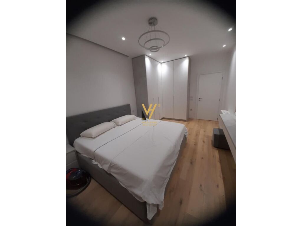 Apartment zu verkaufen 1+1 an der rruga 5 maji, 72 quadratmeter