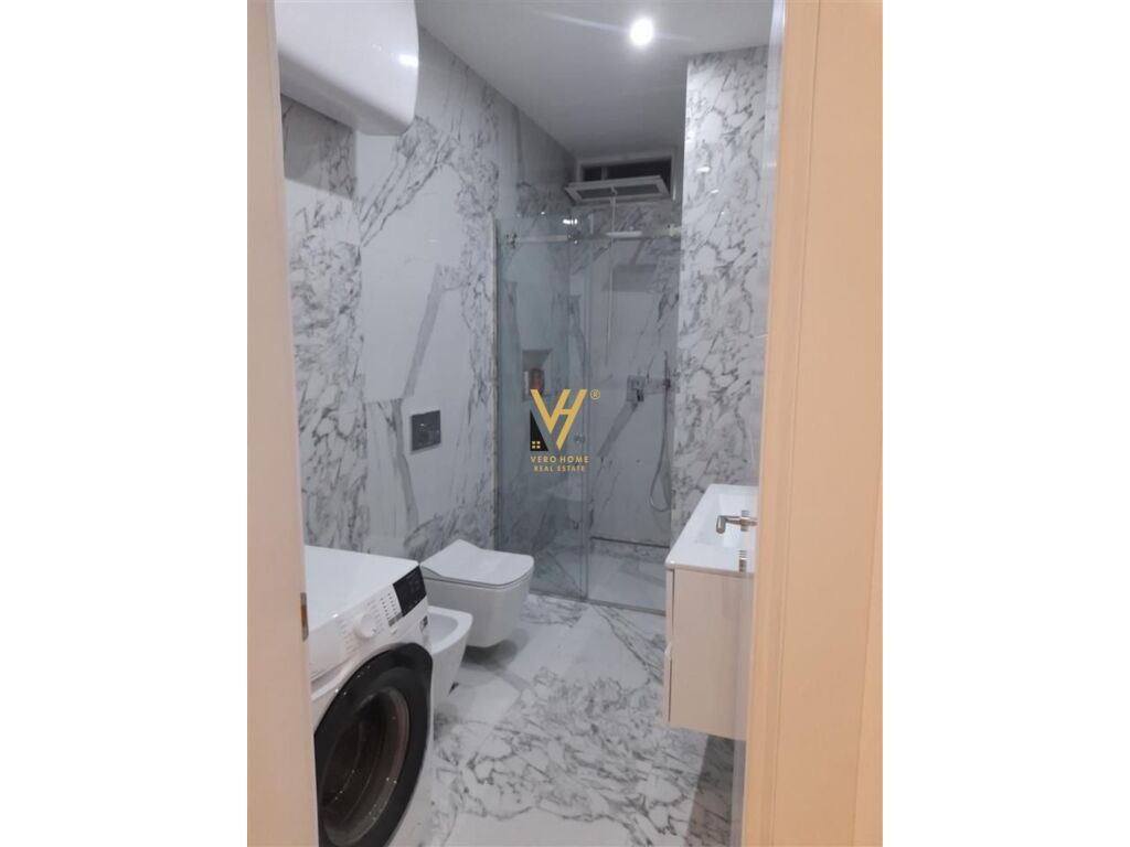 Apartment zu verkaufen 1+1 an der rruga 5 maji, 72 quadratmeter