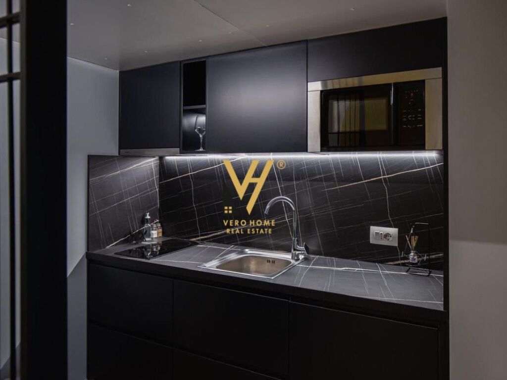 Trois studios à vendre à la place willson 120 mètres carrés