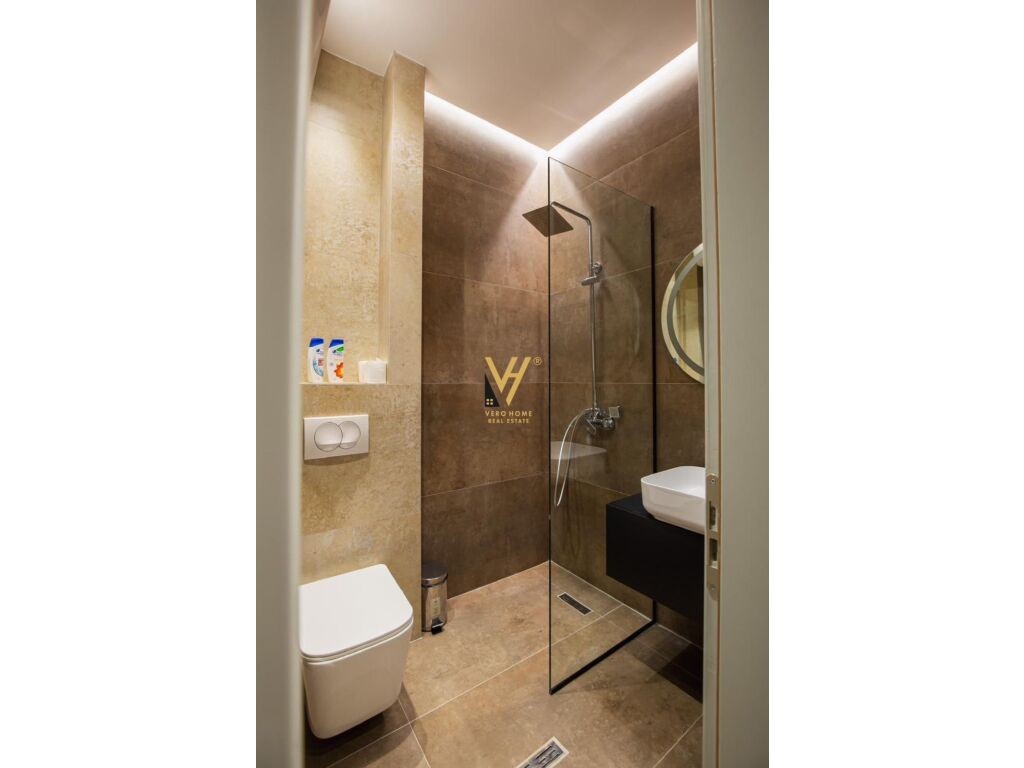 Trois studios à vendre à la place willson 120 mètres carrés