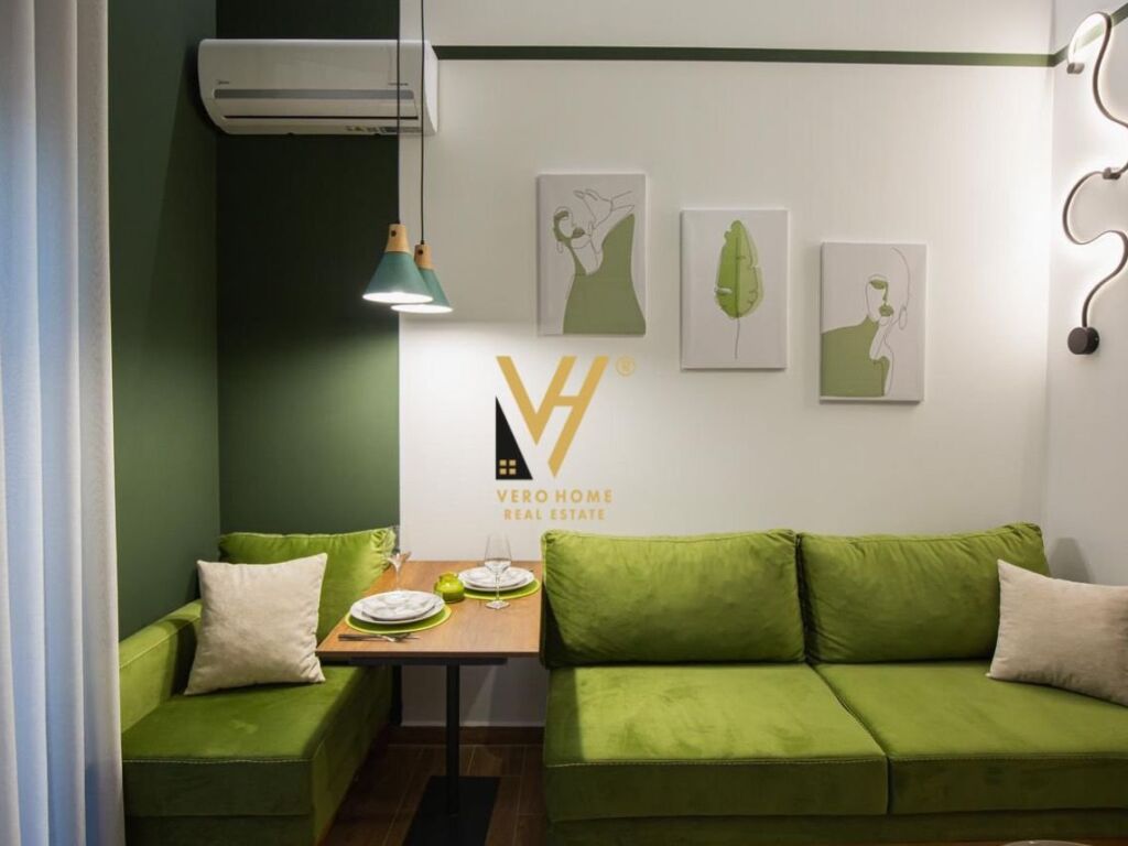 Trois studios à vendre à la place willson 120 mètres carrés
