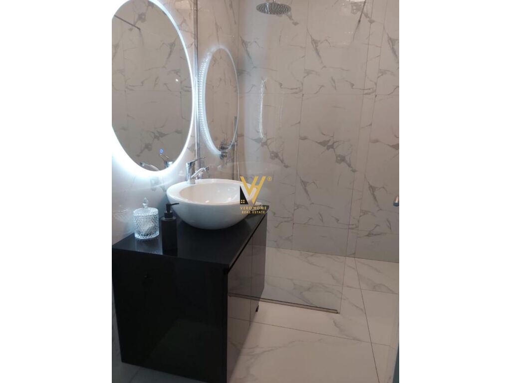 Apartment for sale 2+1+2 in Yzberisht, blv migjeni 101 m²