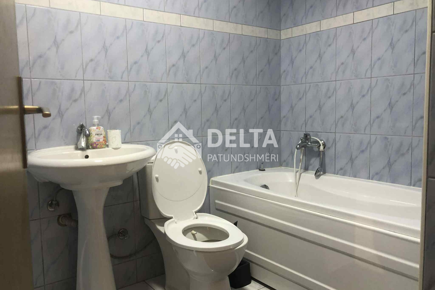 Zyrë me qira në qendër (5)