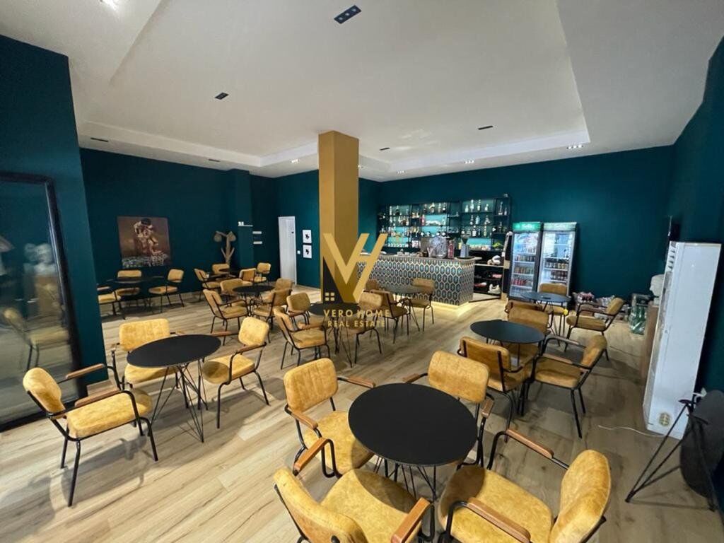 In vendita: Ambiente bar-caffè su rruga frosina plaku 86 m²