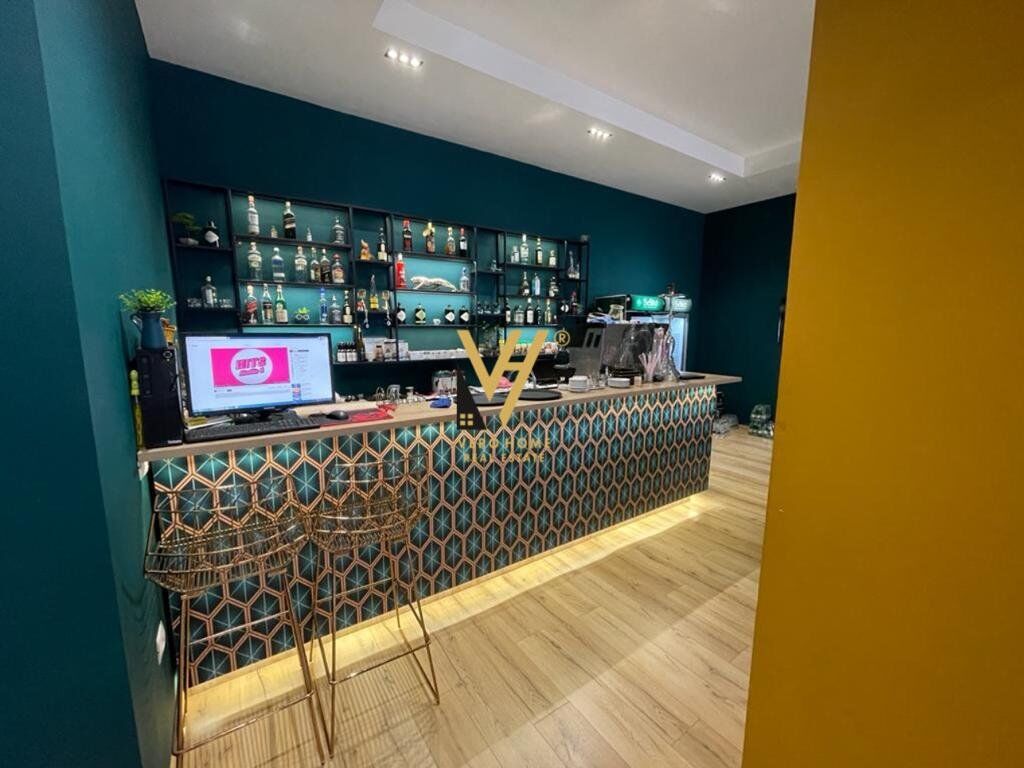 In vendita: Ambiente bar-caffè su rruga frosina plaku 86 m² (2)