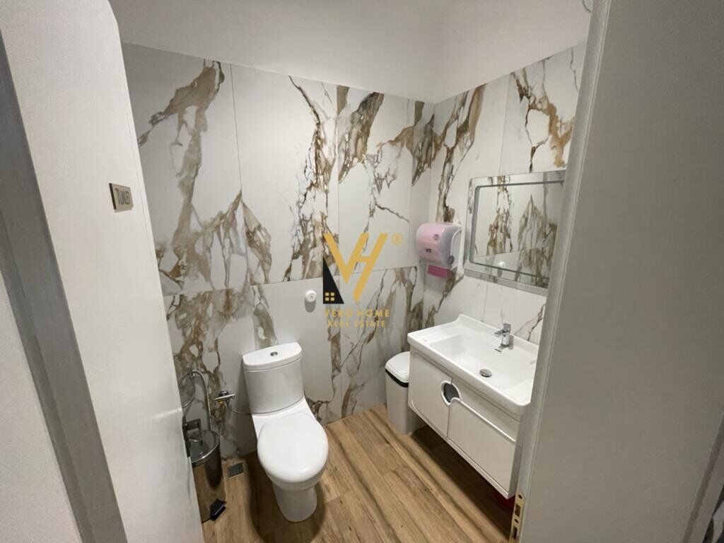 In vendita: Ambiente bar-caffè su rruga frosina plaku 86 m² (5)