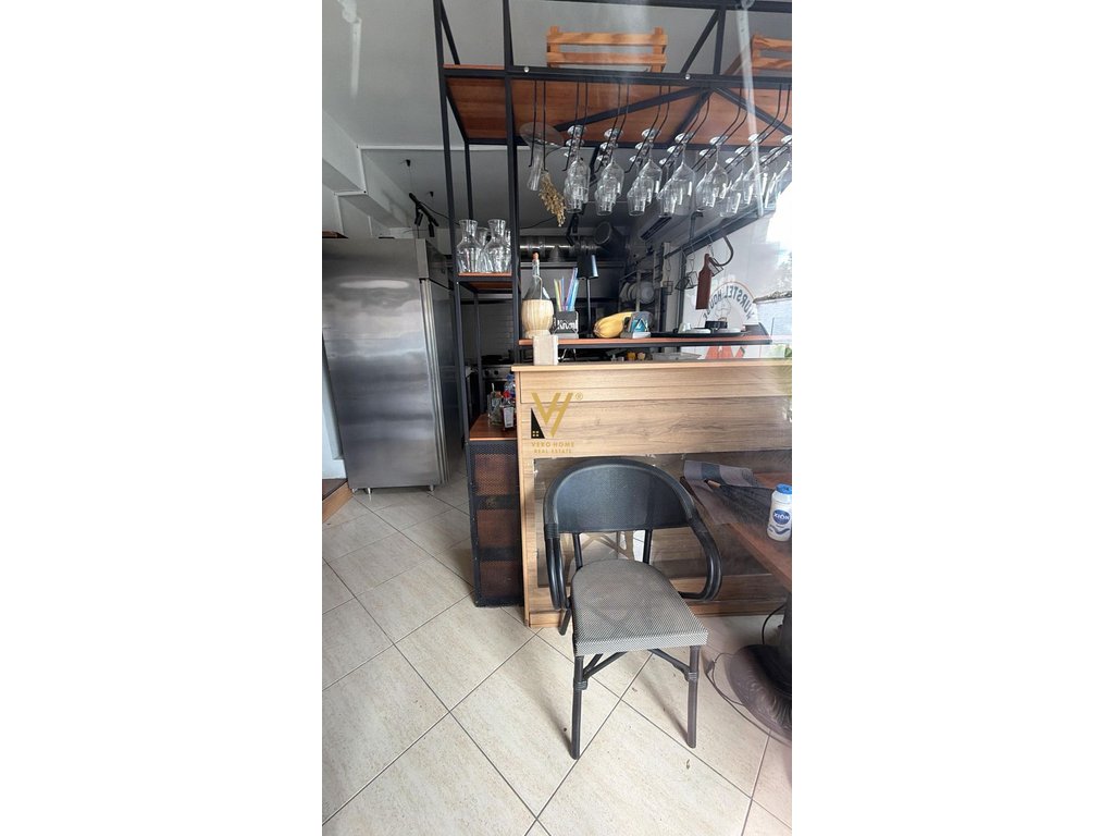 In vendita: Ambiente bar-caffè su rruga frosina plaku 86 m² (7)