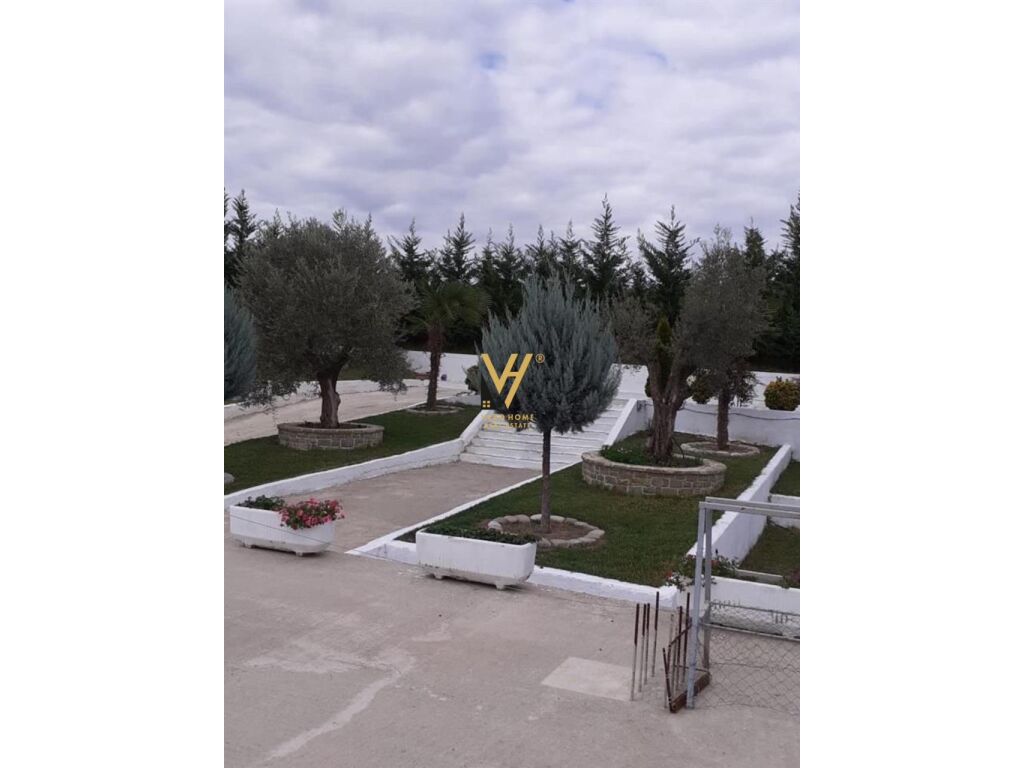 Terrain + bâtiment à vendre à vaqarr 2000 m²