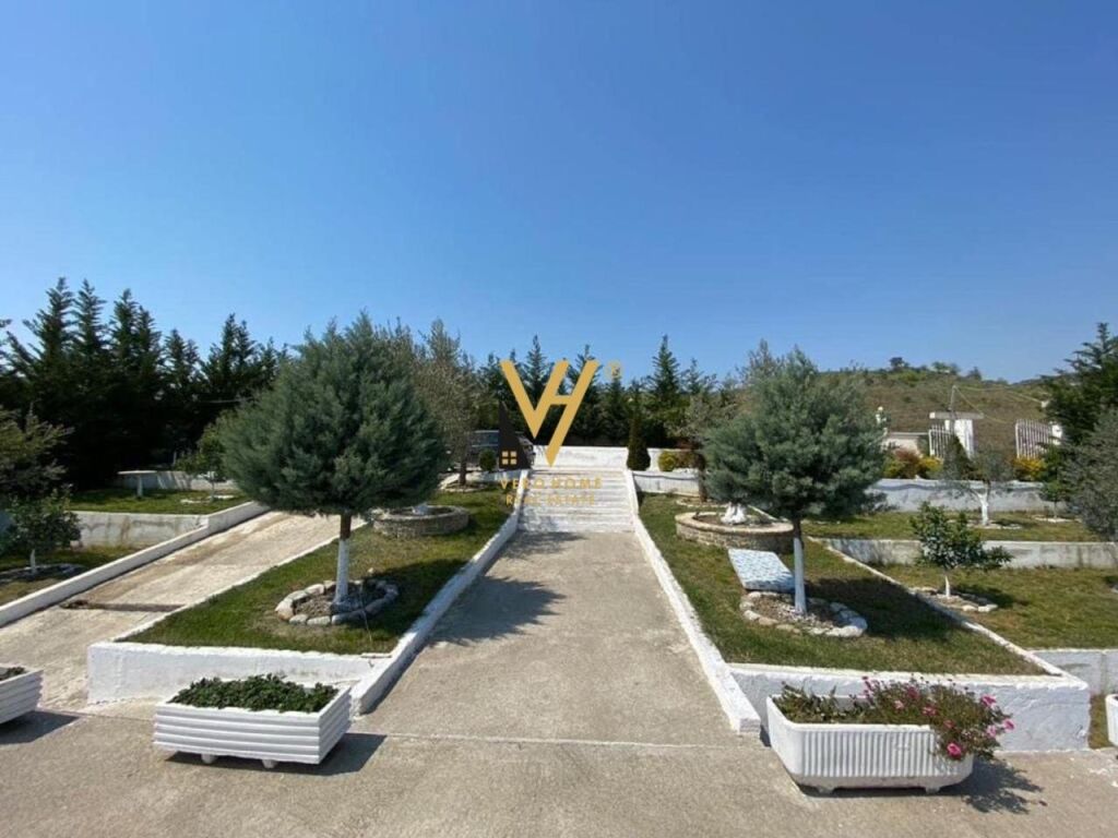 Terrain + bâtiment à vendre à vaqarr 2000 m²