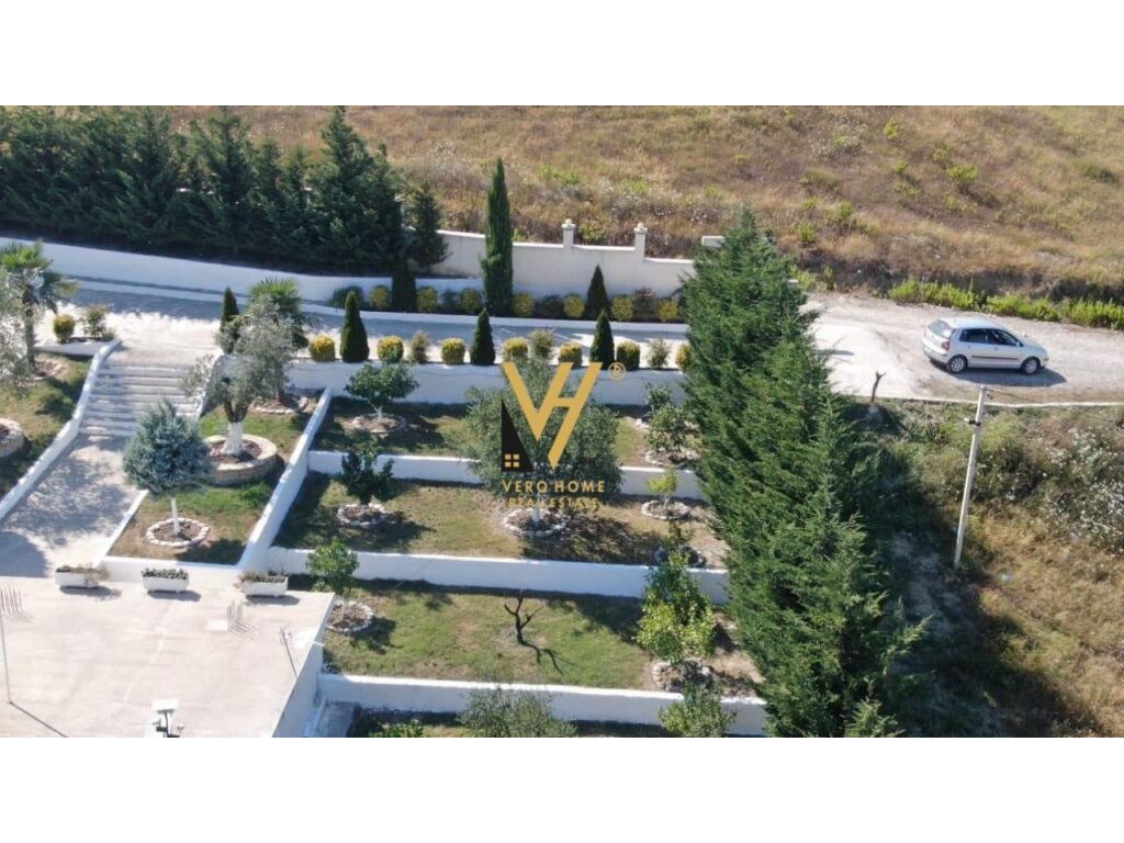 Terrain + bâtiment à vendre à vaqarr 2000 m²