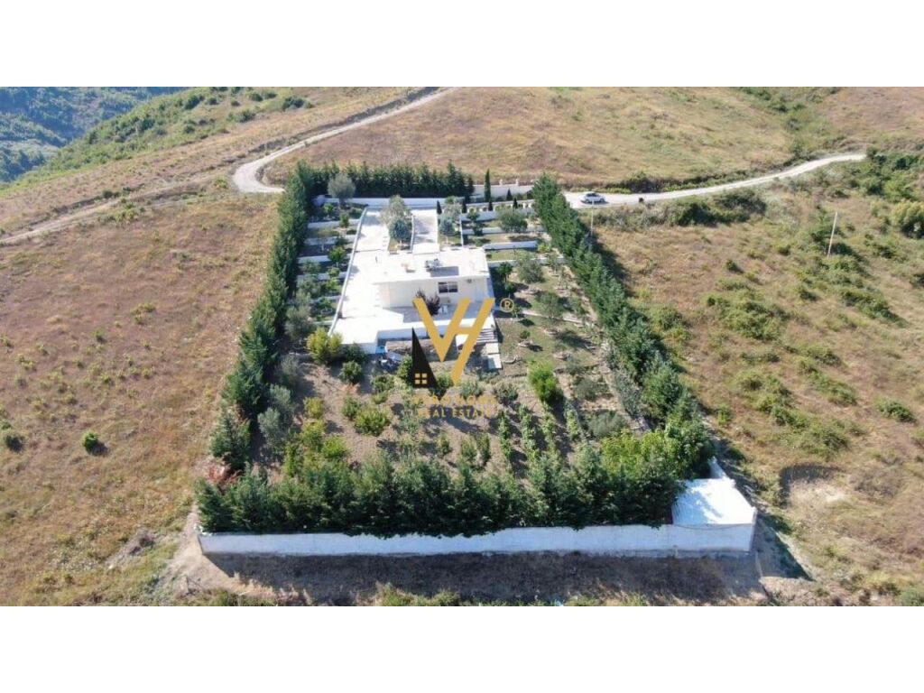Terrain + bâtiment à vendre à vaqarr 2000 m²